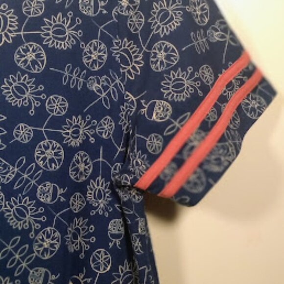 Lu la Roe Blue floral print short sleeve Top Size: M - Picture 8 of 11